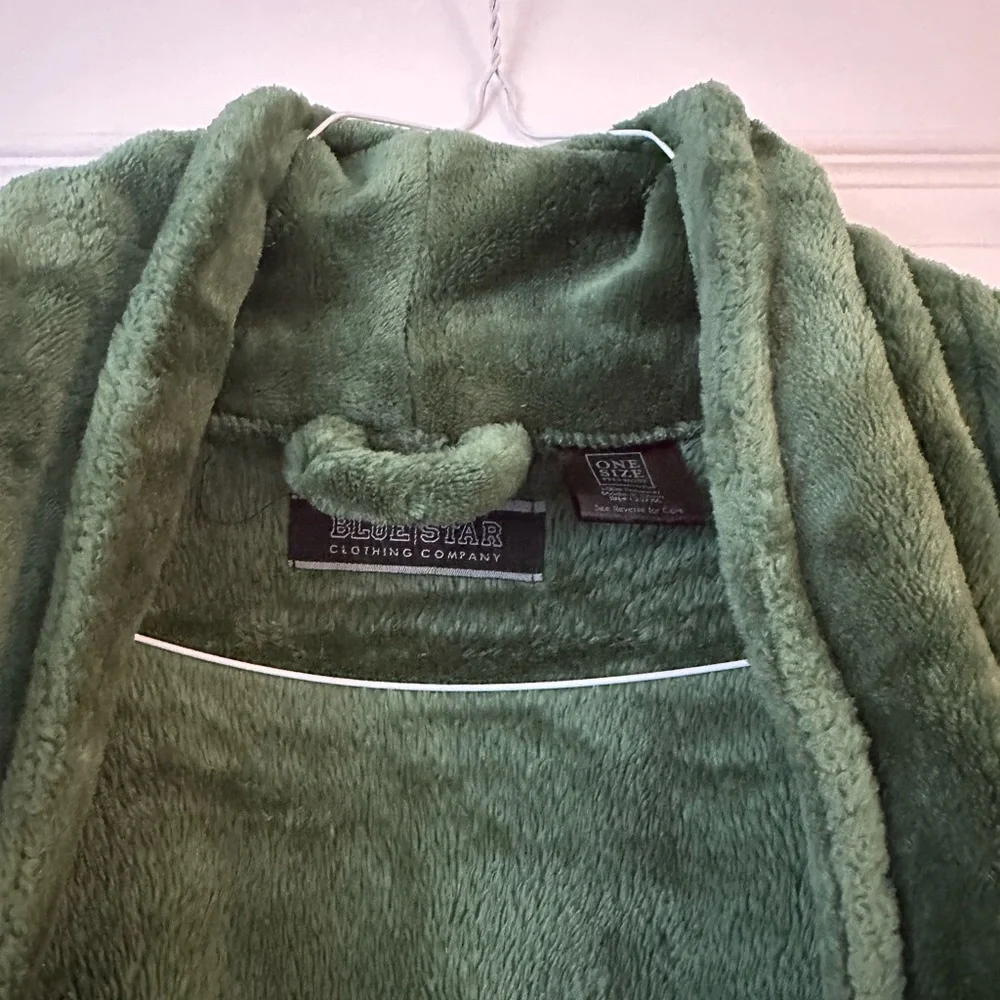 Bath Robe - Picture 3 of 5